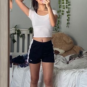 tilly’s essential white crop top